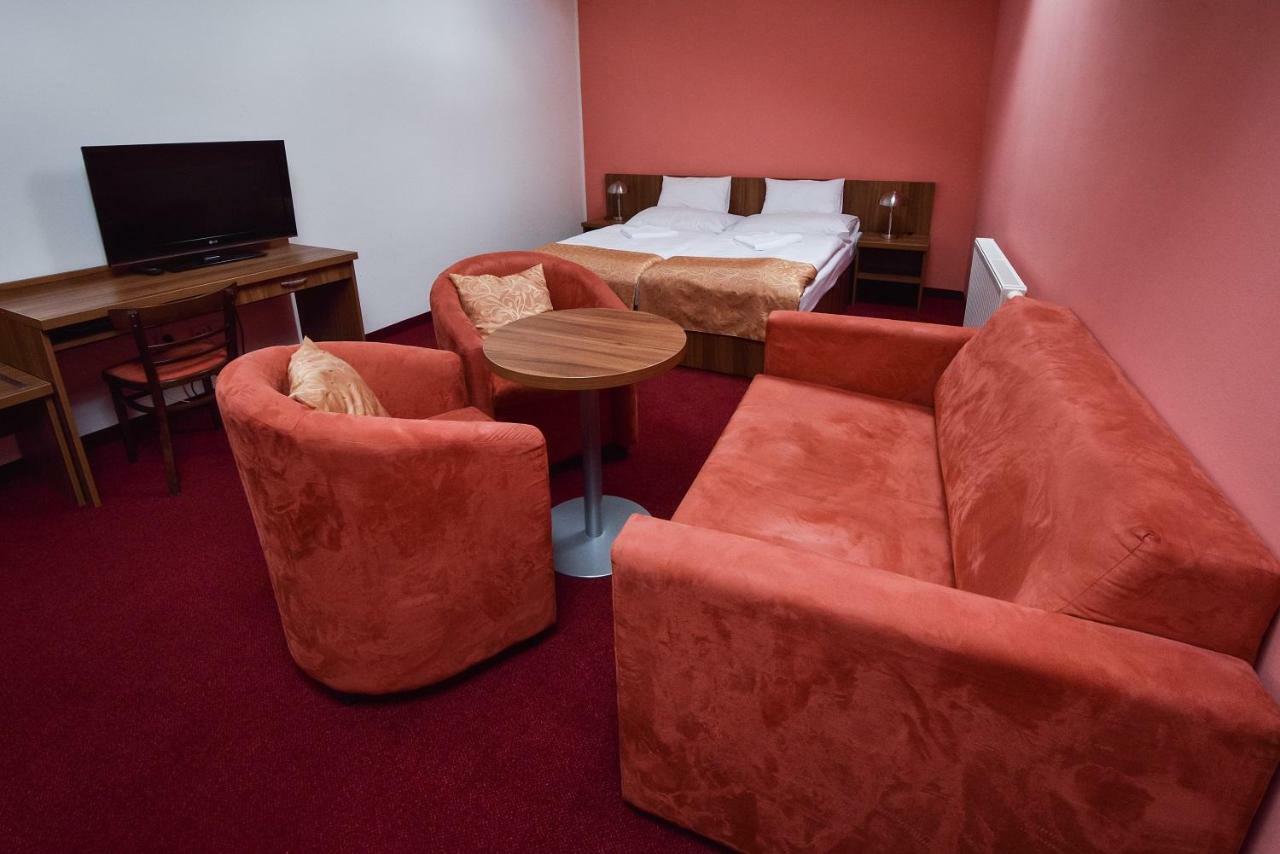 Hotel Rysavy Vemyslice ภายนอก รูปภาพ